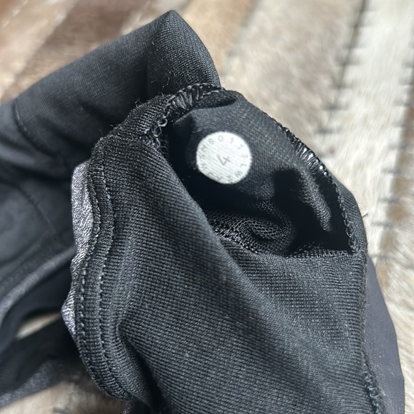 Lululemon Gray and Black Invigorate Bra Size 4 - Picture 5 of 6